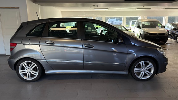 Mercedes-Benz B180 9 of 30