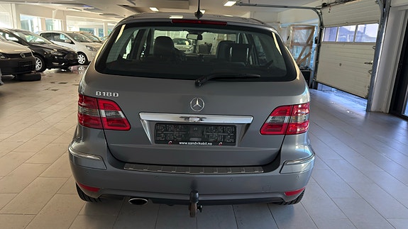 Mercedes-Benz B180 7 of 30