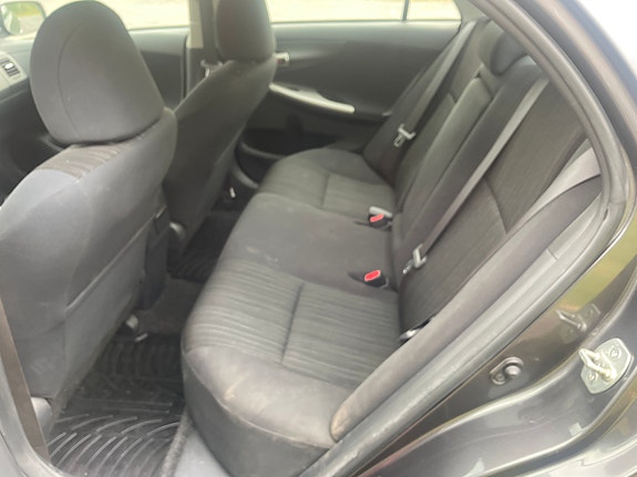 Toyota Corolla 8 of 12