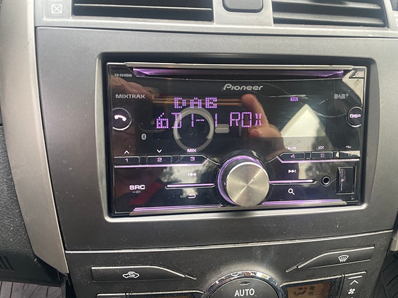 Toyota Corolla 7 of 12