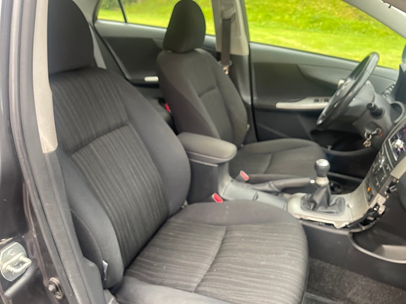 Toyota Corolla 9 of 12