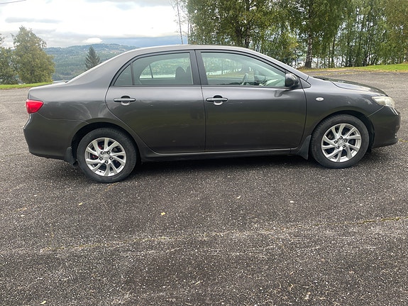 Toyota Corolla 2 of 12