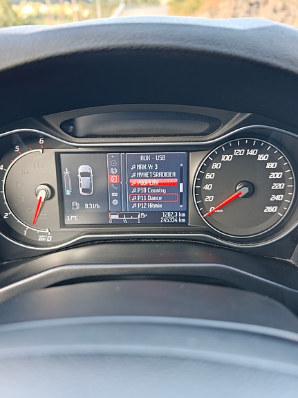 Ford Mondeo 24 of 30