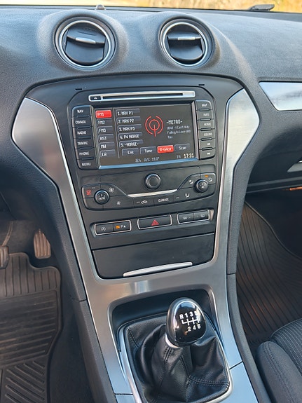 Ford Mondeo 23 of 30