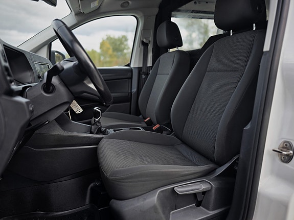 Volkswagen Caddy Maxi 10 of 30