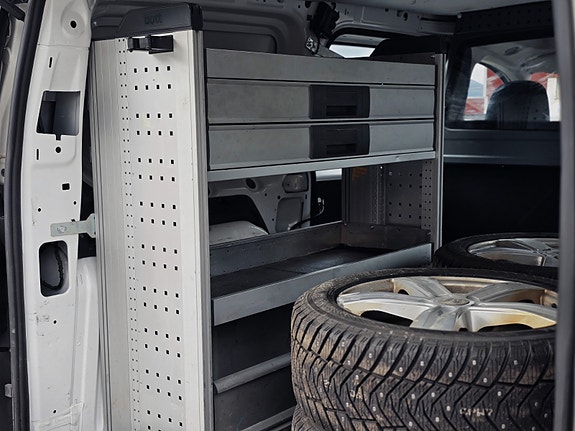 Volkswagen Caddy Maxi 13 of 30