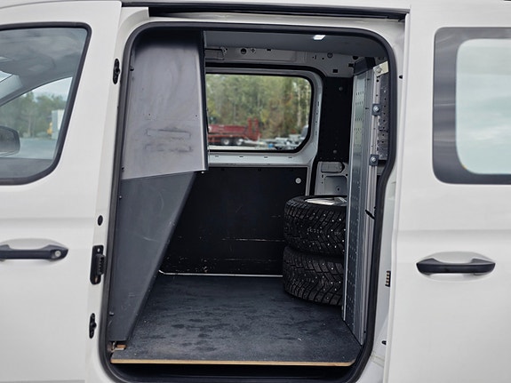 Volkswagen Caddy Maxi 11 of 30