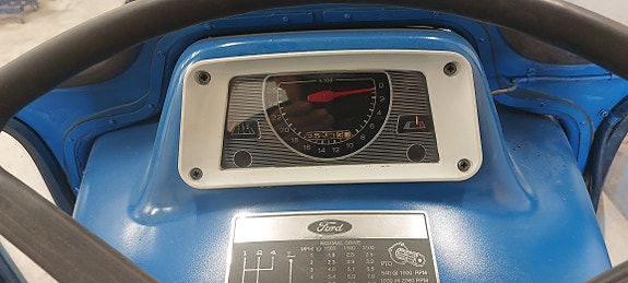 Ford 3000 4 of 17