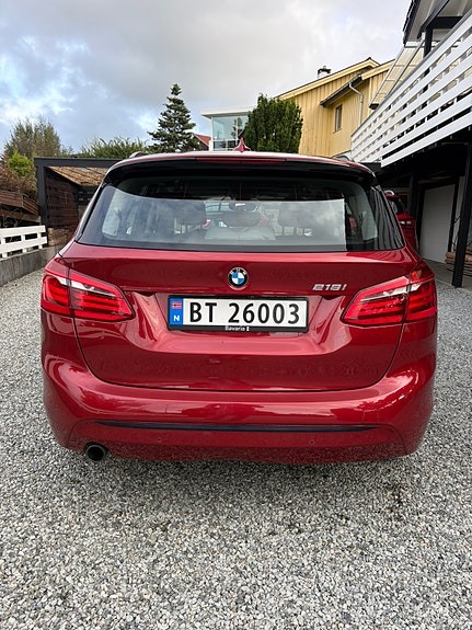 BMW 218i 6 of 24