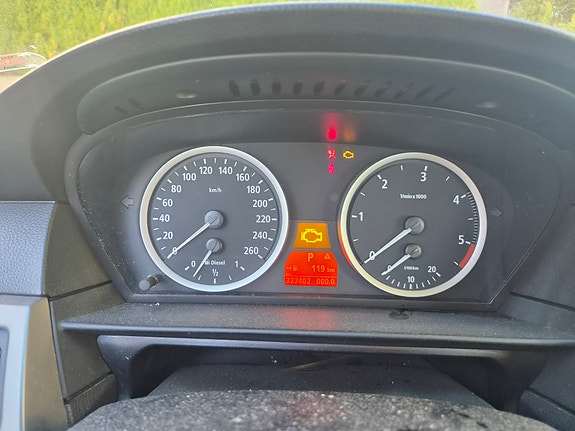 BMW 525d 4 of 5
