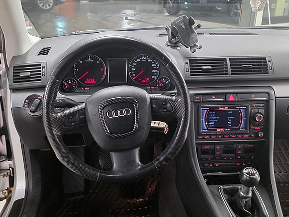 Audi A4 5 of 16