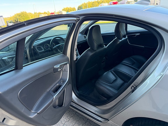 Volvo S60 17 of 30