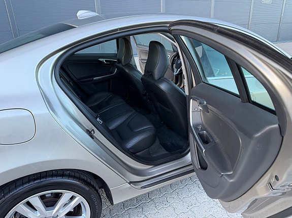 Volvo S60 20 of 30