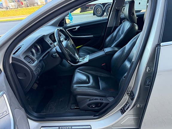 Volvo S60 14 of 30