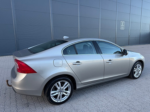 Volvo S60 8 of 30