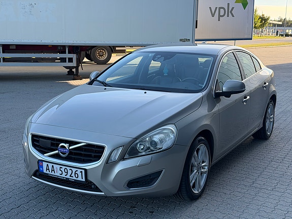 Volvo S60 4 of 30