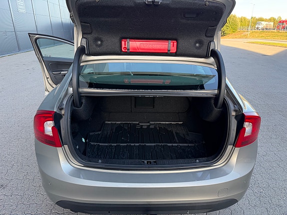 Volvo S60 19 of 30