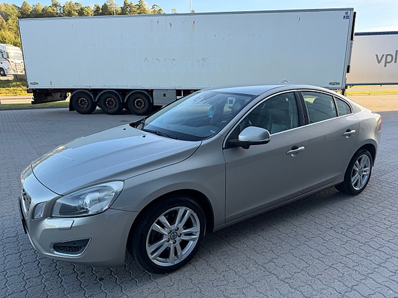 Volvo S60 6 of 30