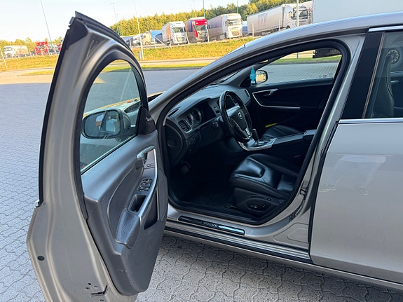Volvo S60 13 of 30