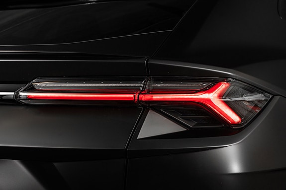 Lamborghini Urus 7 of 30
