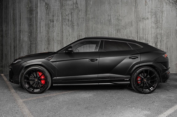 Lamborghini Urus 3 of 30