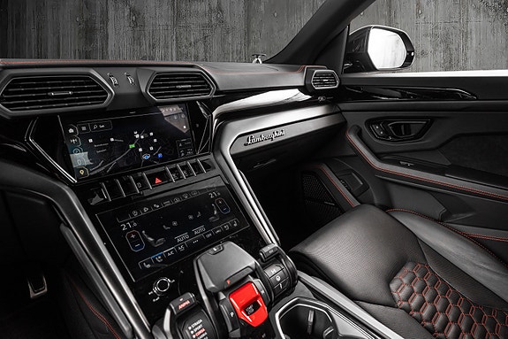 Lamborghini Urus 29 of 30