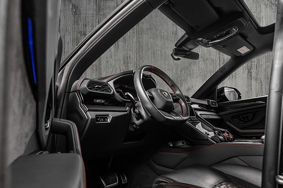 Lamborghini Urus 26 of 30