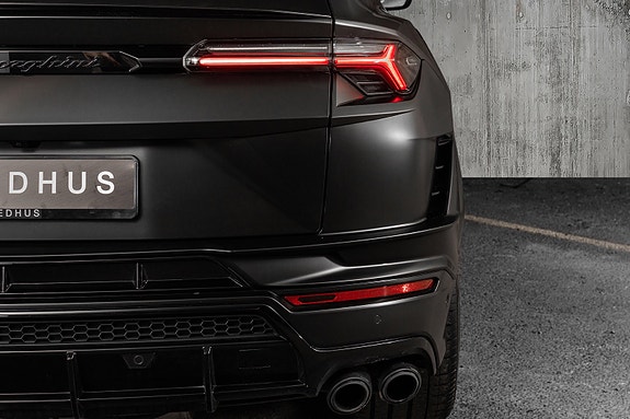 Lamborghini Urus 6 of 30
