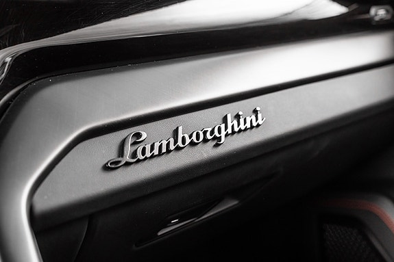 Lamborghini Urus 30 of 30
