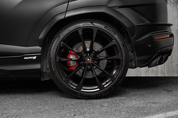 Lamborghini Urus 21 of 30