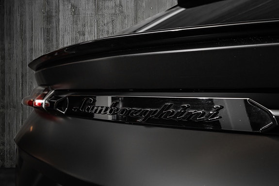 Lamborghini Urus 10 of 30