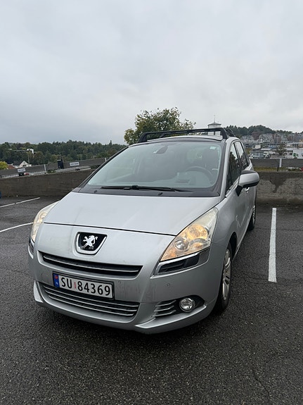 Peugeot 5008 3 of 9