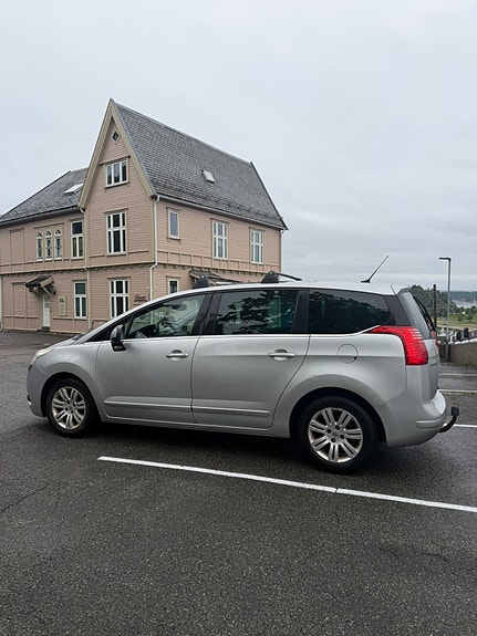 Peugeot 5008 4 of 9