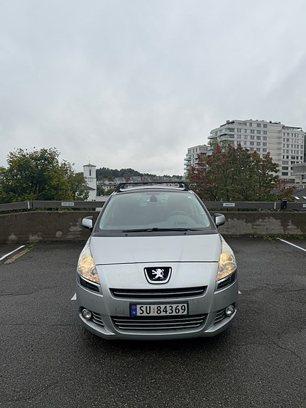 Peugeot 5008 2 of 9