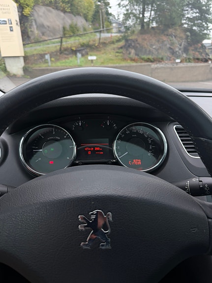 Peugeot 5008 7 of 9