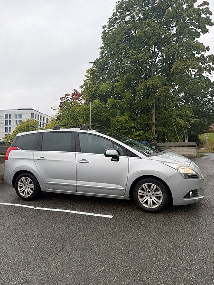 Peugeot 5008 5 of 9