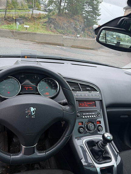 Peugeot 5008 8 of 9