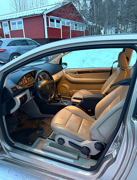 Mercedes-Benz A150 7 of 12