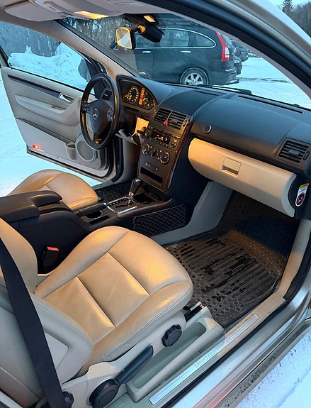 Mercedes-Benz A150 8 of 12