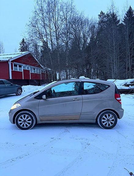 Mercedes-Benz A150 3 of 12