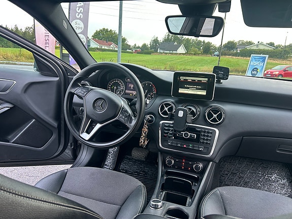 Mercedes-Benz A180 3 of 8