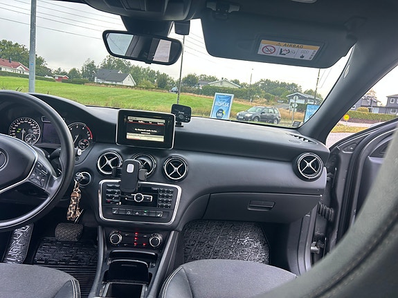 Mercedes-Benz A180 6 of 8