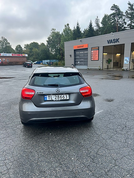 Mercedes-Benz A180 2 of 8