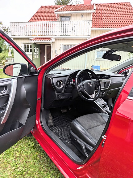 Toyota Auris 15 of 24
