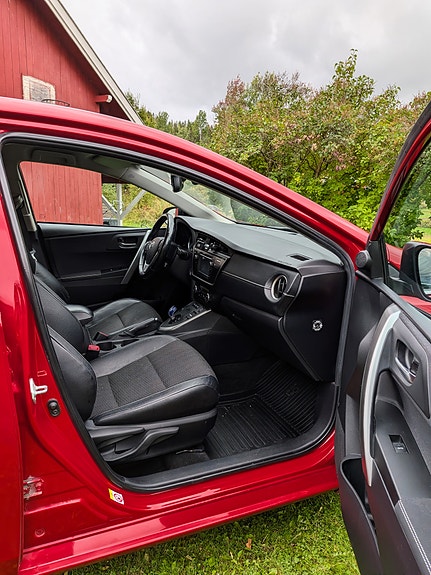 Toyota Auris 16 of 24