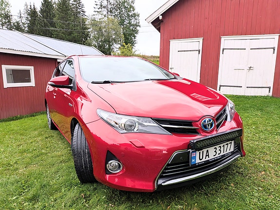 Toyota Auris 8 of 24