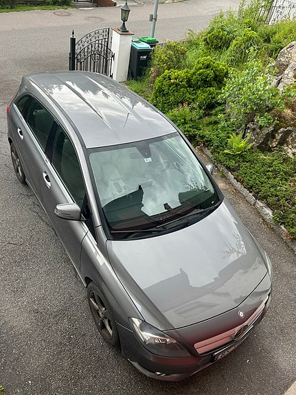 Mercedes-Benz B180 4 of 6