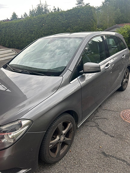 Mercedes-Benz B180 5 of 6