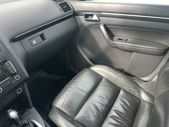 Volkswagen Touran 8 of 14