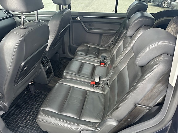 Volkswagen Touran 9 of 14